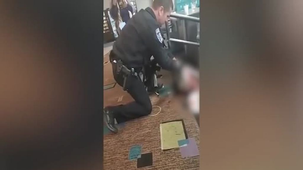  VIDEO: Primeras im&aacute;genes del lugar del tiroteo mortal en una bolera de California 