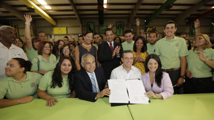 GOBERNADOR PRESENTA EL PROGRAMA
â3 PAâ 100 POR PUERTO RICOâ
