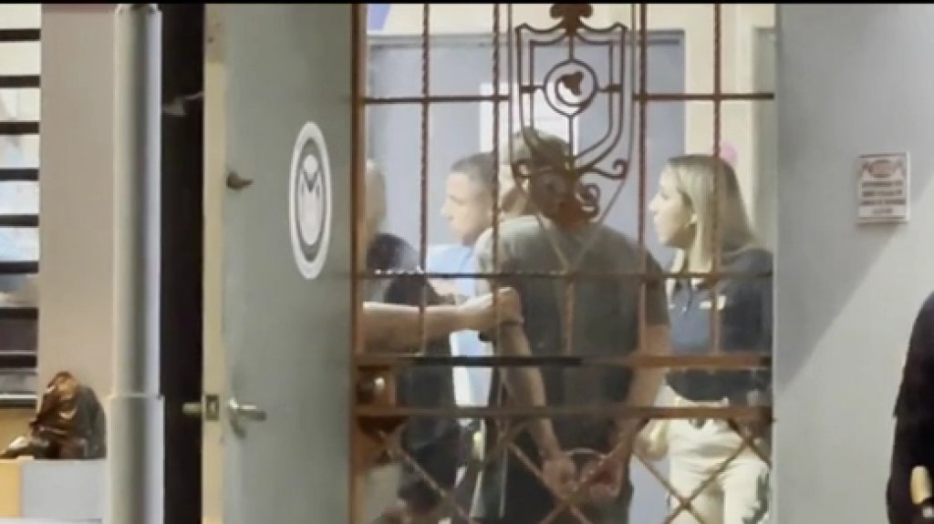  Video: Arrestan a hombre que asesin&oacute; a machetazos a su esposa en Hatillo 