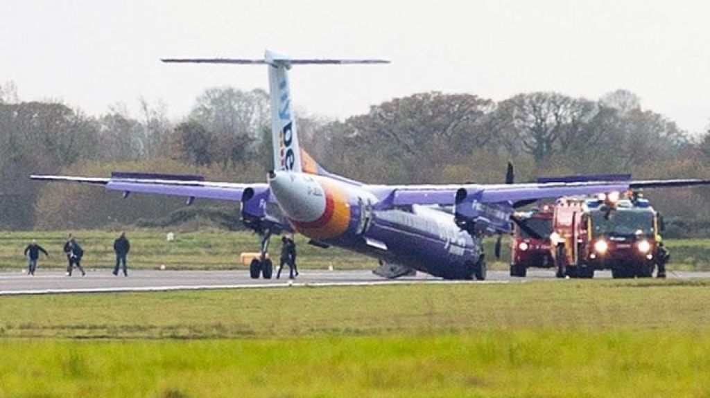 Video: Un aviÃ³n aterrizÃ³ de emergencia sin tren delantero