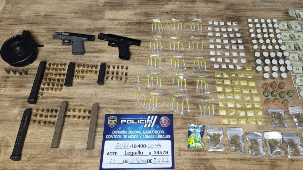  Hallan armas y drogas en residencial de Luquillo 
