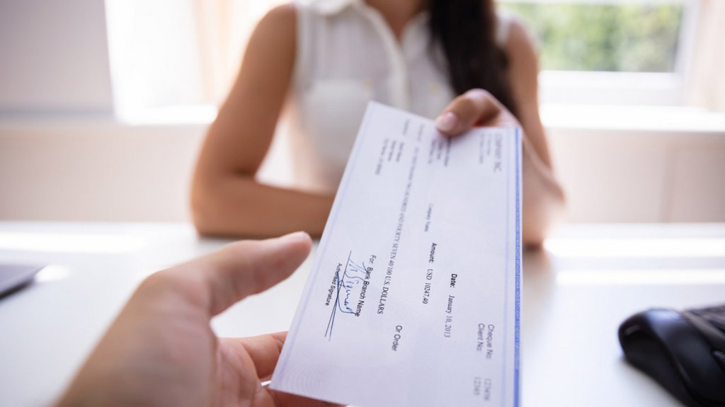  Estafan a mujer en la compra de Mercedes Benz usado en Hato Rey 