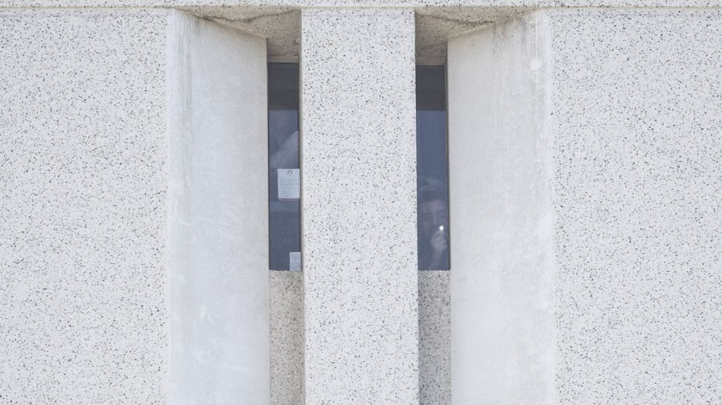  Dos c&aacute;rceles de California concentran casi la mitad de reclusos con COVID-19 