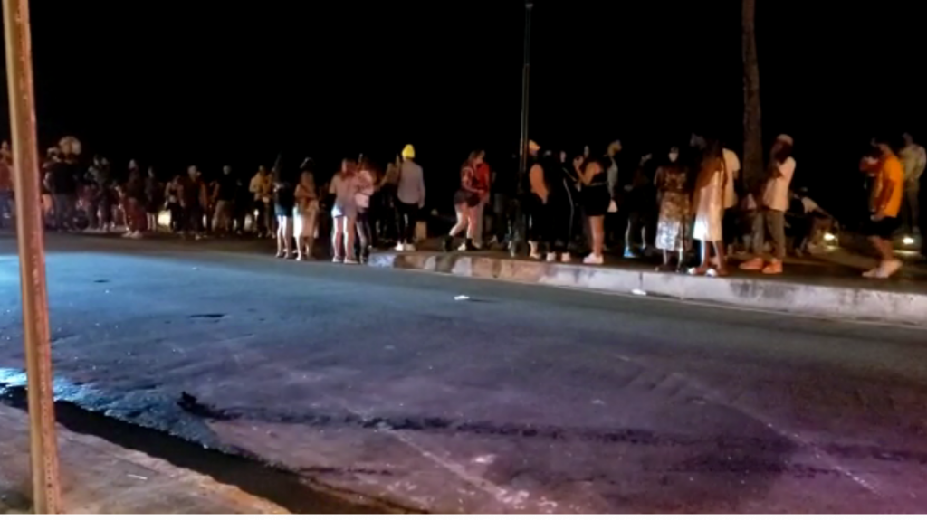  Polic&iacute;a municipal de San Juan interviene en La Perla por aglomeraci&oacute;n de personas y por violaci&oacute;n al toque de queda 