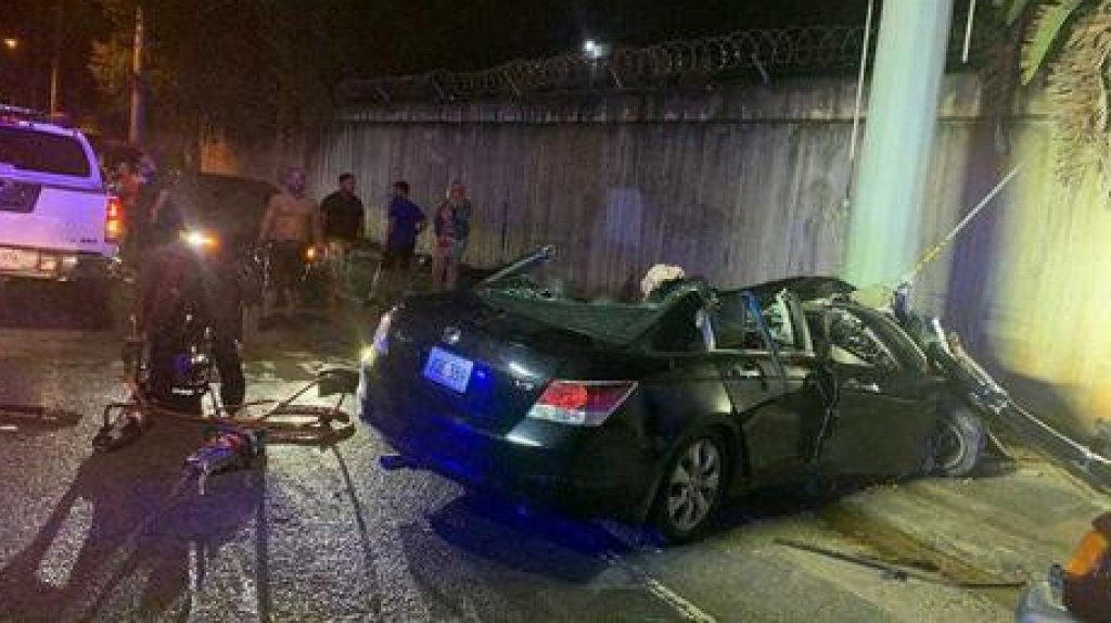  Grave jovencita de 18 a&ntilde;os que choc&oacute; con un poste en Dorado 