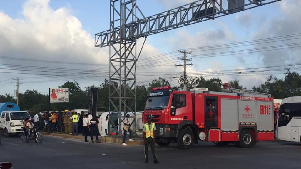  Video: Boricuas de vacaciones en Punta Cana captan horrible accidente con ambulancia 