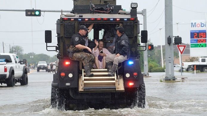 Un tuit viral permite rescatar a los ancianos de una residencia inundada en Texas