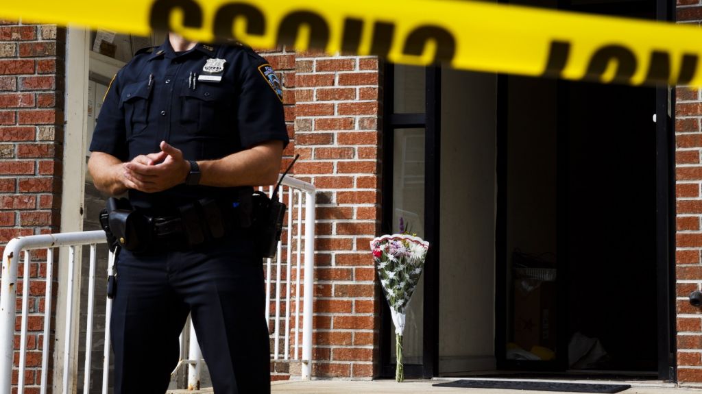  Acusan a polic&iacute;a de Nueva York por usar llave de estrangulamiento prohibida 