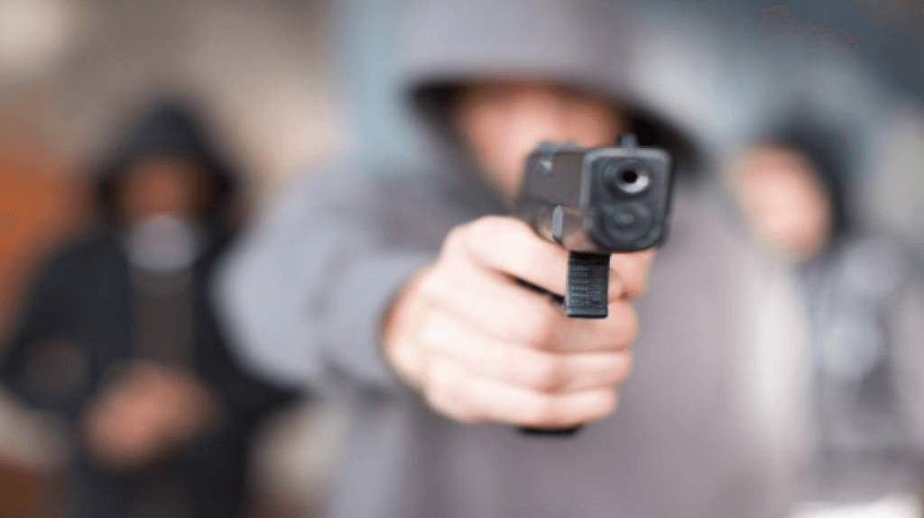  Asaltan a hombre en estacionamiento de restaurante en Bayam&oacute;n 