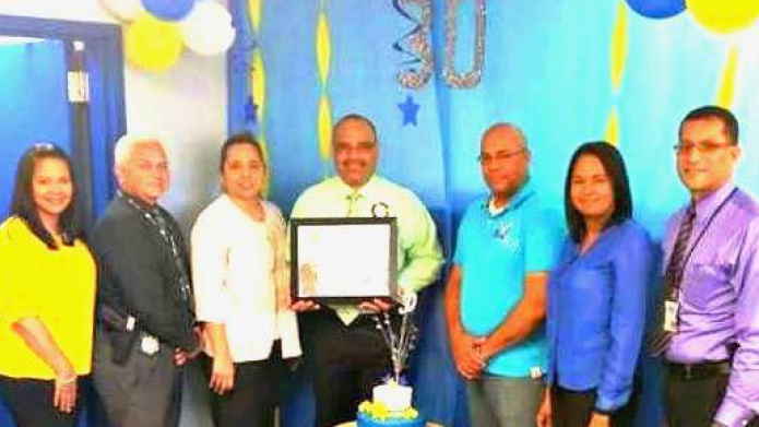 RECONOCEN SUS 30 AÃOS DE SERVICIO EN LA POLICIA