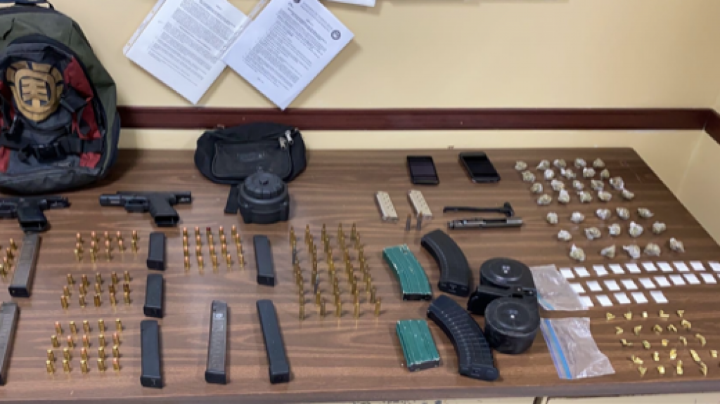  Arrestado en residencial de Ponce con dos pistolas alteradas 