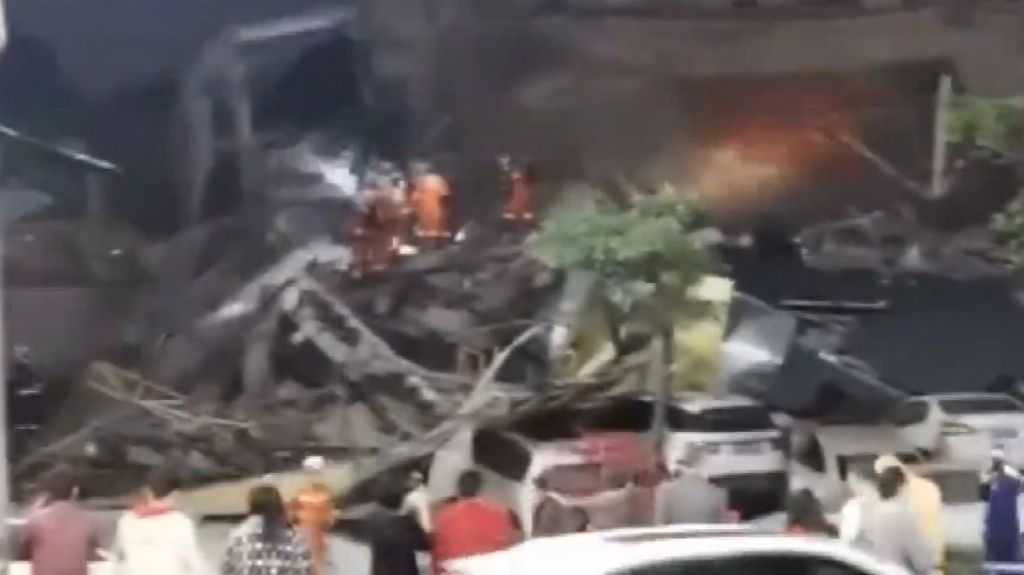 Video: Un hotel se derrumba en ciudad China, 70 personas bajo los escombros 