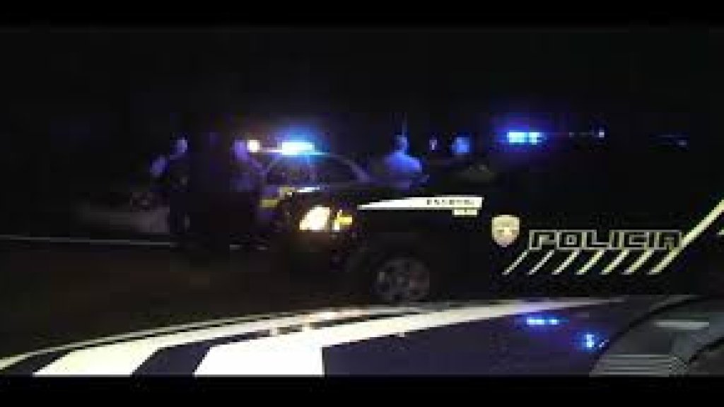  Joven conductor de 18 a&ntilde;os muere al chocar con una valla de metal en Ponce 