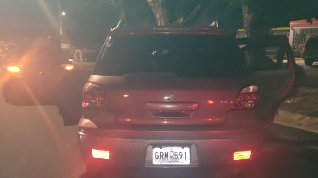  Arrestan a dos hombres y una mujer que disparaban al aire en Rio Piedras 