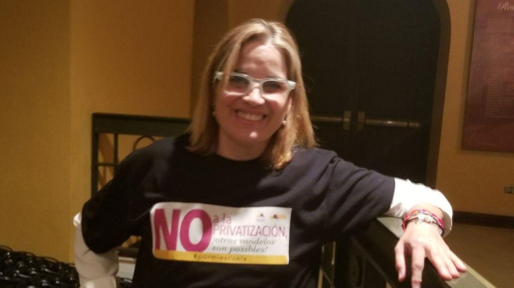  Alcaldesa de San Juan defiende sus viajes 