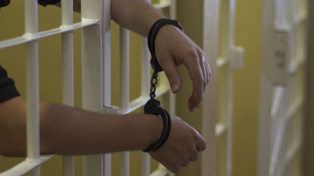  Arrestan dos hombres que intentaban cambiar un cheque de PUA en Carolina 