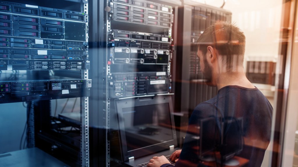  VIDEO:¿Quiénes controlan Internet?: solo 14 personas en todo el mundo poseen las llaves de seguridad de la Red 