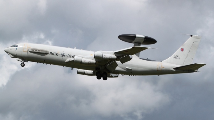 Un aviÃ³n espÃ­a de la OTAN Boeing E-3A AWACS se aproxima a la frontera rusa en Kaliningrado