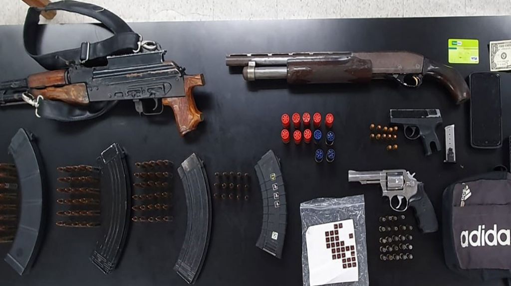  Ocupan armas y municiones a un hombre que enfrent&oacute; la polic&iacute;a en Carolina 
