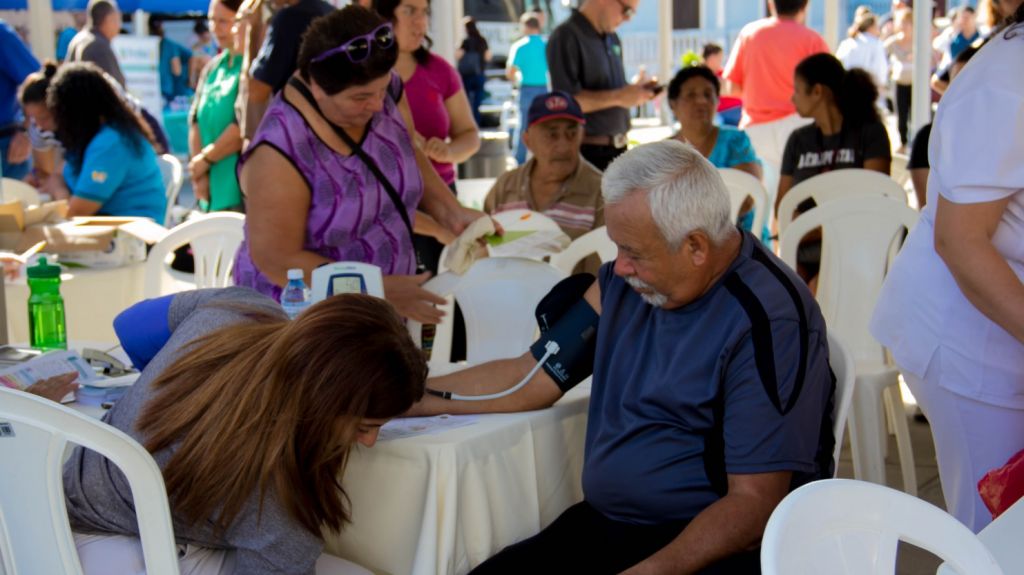  Cientos de ciudadanos se benefician de feria de salud y servicios en Ciales 