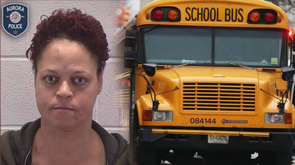  Video: Graban a una mujer bebiendo cerveza mientras conduce un autob&uacute;s escolar 
