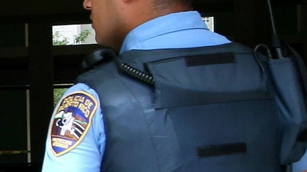  Roban motora a turistas en playa de Vieques 