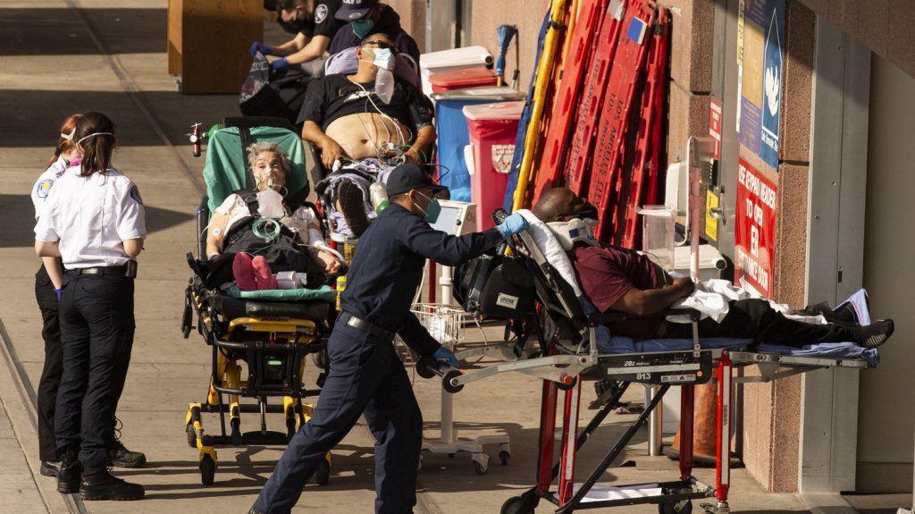  Estados Unidos alcanz&oacute; 30.602.678 casos confirmados y 553.979 fallecidos 