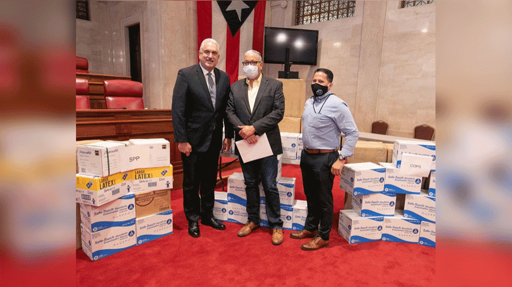  El Senado hace entrega de 50 mil mascarillas y 50 mil pares de guantes a gremios policiales 