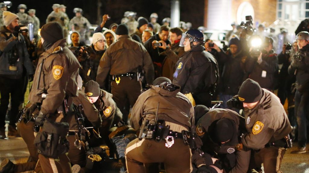  Latinos est&aacute;n preocupados por ser v&iacute;ctimas de la fuerza policial con Trump 