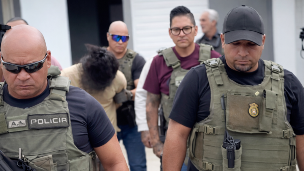  Video: Arrestan pr&oacute;fugo federal acusado de asalto a cami&oacute;n blindado en Bayam&oacute;n 