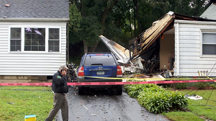 Una avioneta se estrella contra una casa en Colorado