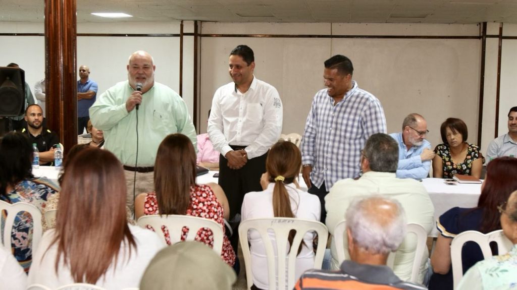  &lsquo;Johnny&rsquo; M&eacute;ndez hace campa&ntilde;a por la militancia en las filas estadistas 