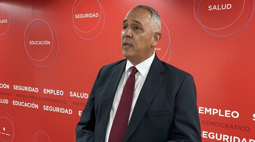  Renuncia comisionado electoral del PPD 