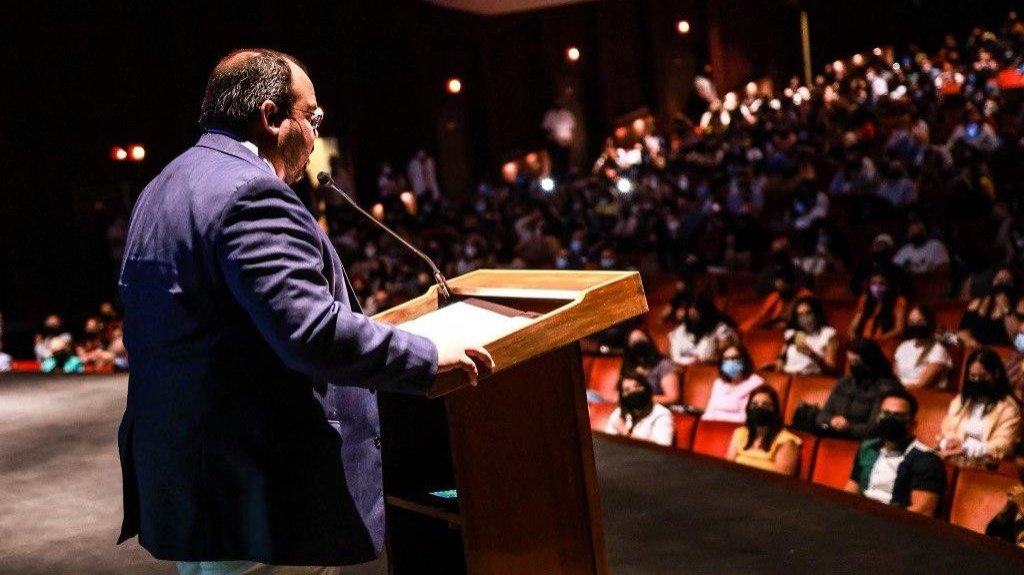  Secretario va a convocar a maestros retirados a ver si quieren regresar ante necesidad de mas de 2 mil plazas 