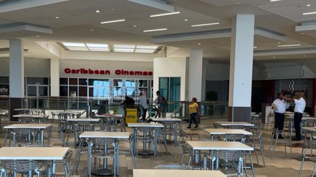  Desalojan centro comercial en Guayama por sospecha de fuga de gas 