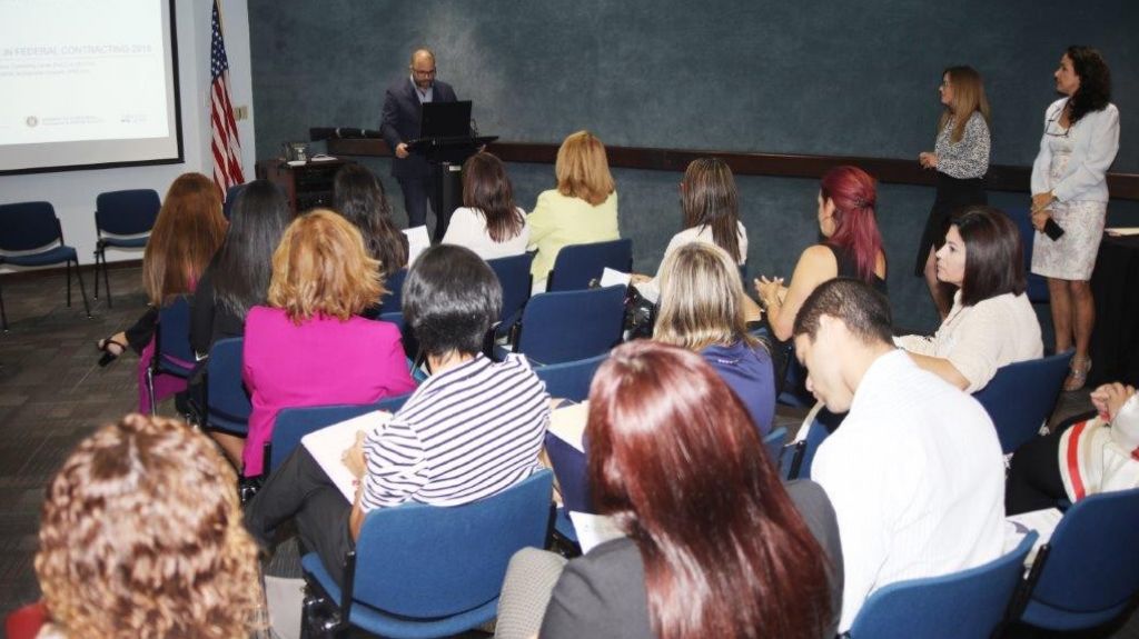  Departamento de Desarrollo Econ&oacute;mico y Comercio busca impulsar contrataci&oacute;n de mujeres con el gobierno federal 