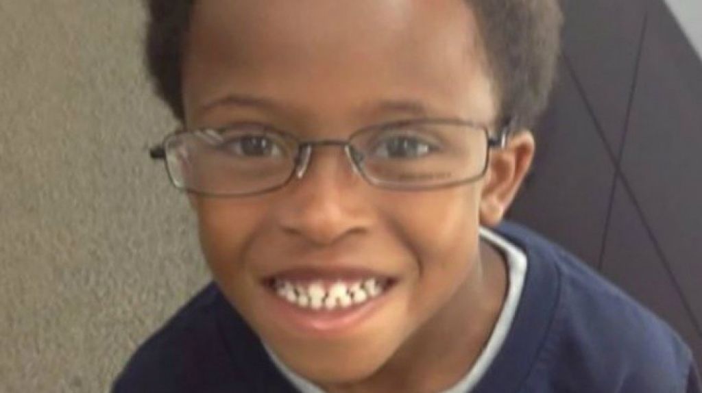  Ni&ntilde;o de 10 a&ntilde;os se suicida; era acosado por su "mal olor" 