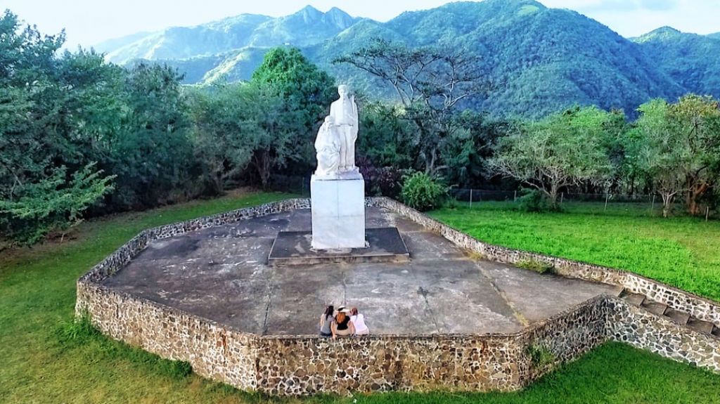  Encuentran hombre muerto en descanso monumento a El J&iacute;baro en Salinas 