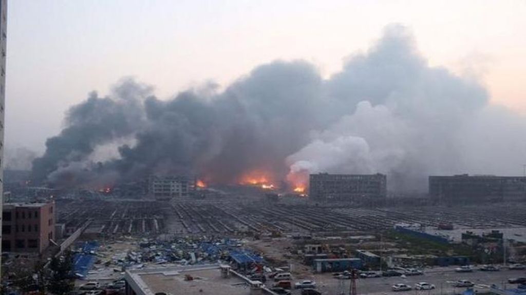  Video: Al menos 22 muertos en una explosi&oacute;n junto a una planta qu&iacute;mica en China 