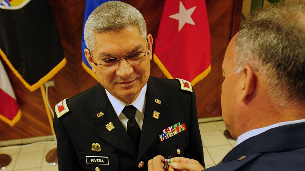  Guardia Nacional sostiene parte de la comida hallada en furgones en la CEE estaban expiradas 