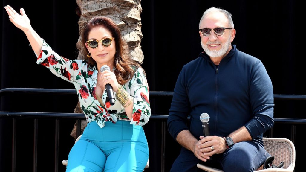  Dos heridos al chocar un cami&oacute;n contra una propiedad de los Estefan en Miami 