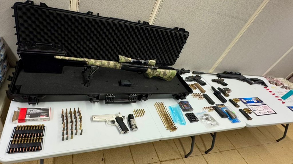  Allanamientos en Caguas, Gurabo, San Lorenzo y Juncos culmina con incautación de armamento y drogas 