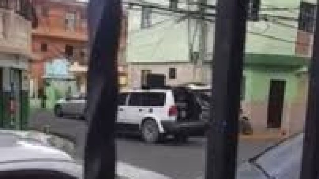  Guagua anunciadora de la Alcaldía del DN lleva mensaje de prevención de coronavirus a los barrios 