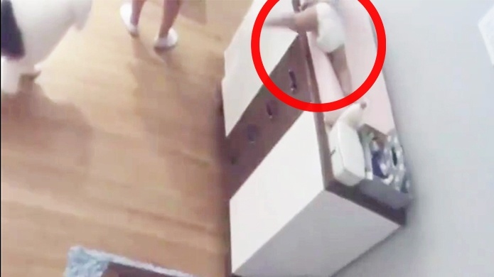 Video: NiÃ±ito se convierte en hÃ©roe al salvar a su hermanito de una terrible caÃ­da