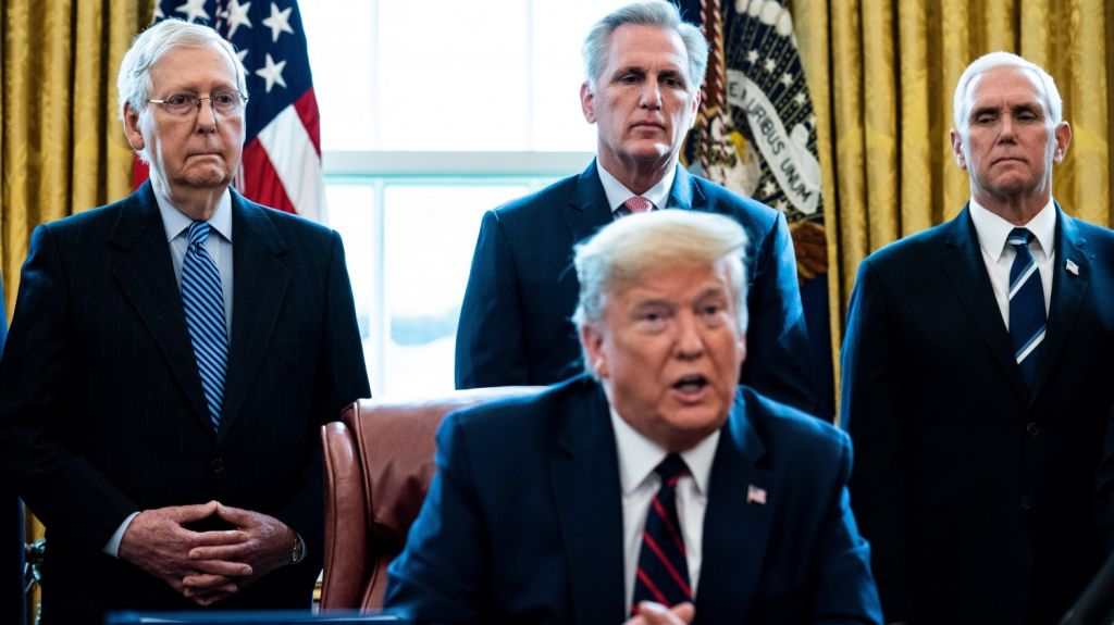  Trump ratifica el mayor paquete de est&iacute;mulo de la historia del pa&iacute;s 