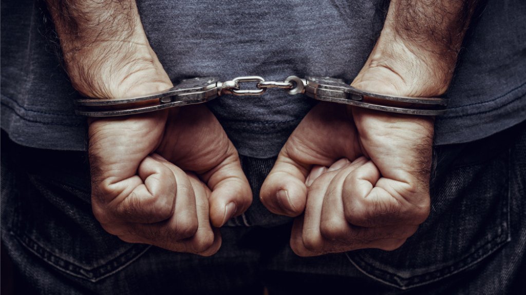  Polic&iacute;a arresta a 38 en medio de operativo 