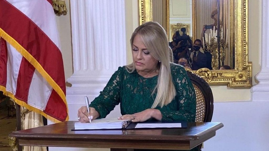  Gobernadora firma nuevo C&oacute;digo Electoral luego de &ldquo;analizar cuidadosamente la medida&rdquo; 