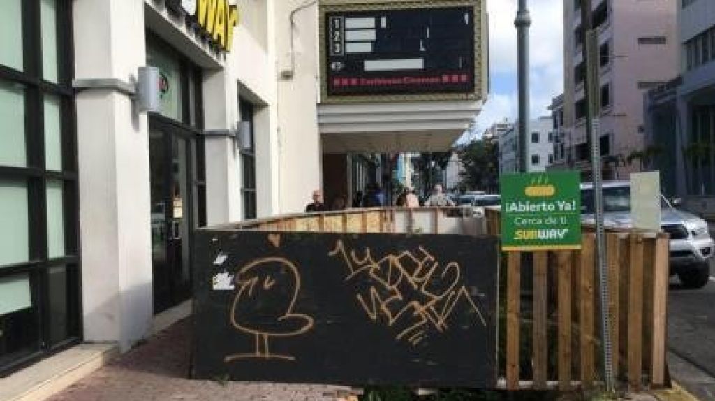  Exigen remoción de contenedor de basura que bloquea acceso a personas con impedimentos en Santurce 