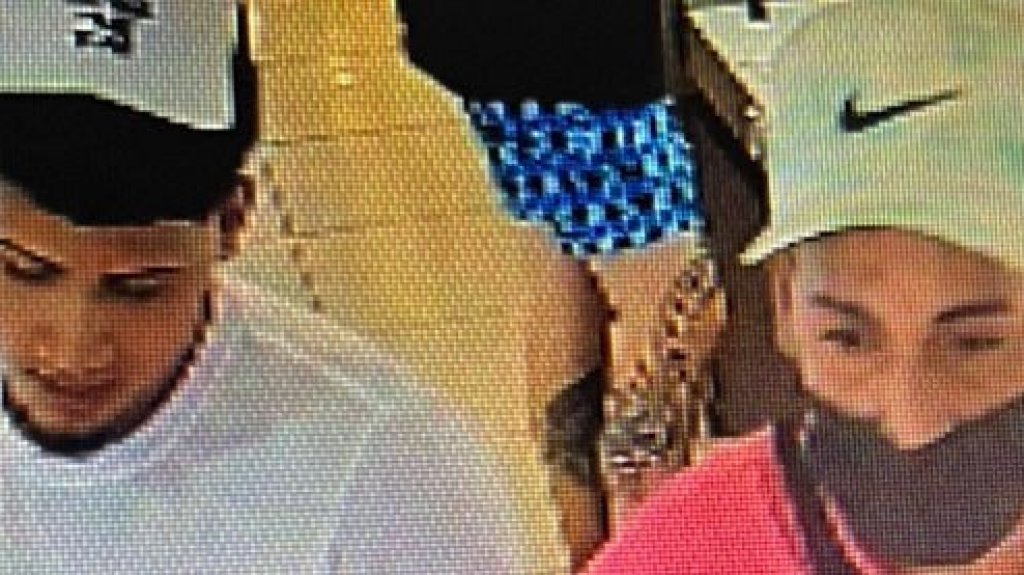  Se Buscan por robar cadenas de oro de una tienda en los Outlets de Barceloneta 