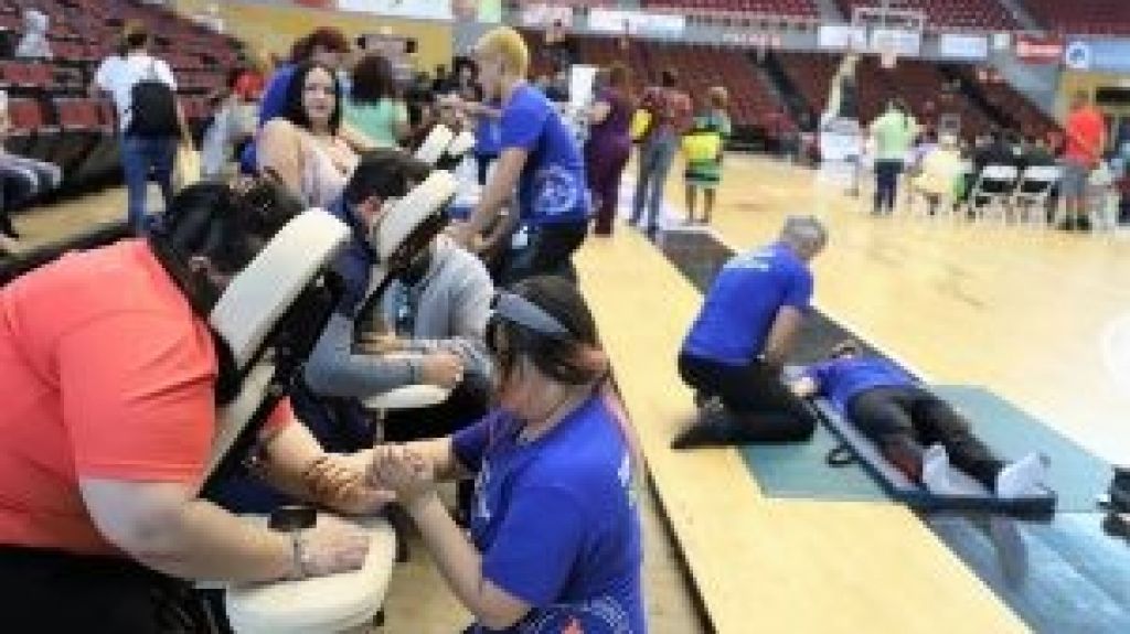  Cientos de familias participan en feria de salud en Ponce 